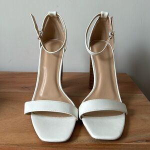 Princess Polly- White High Heels | Size: 8.5